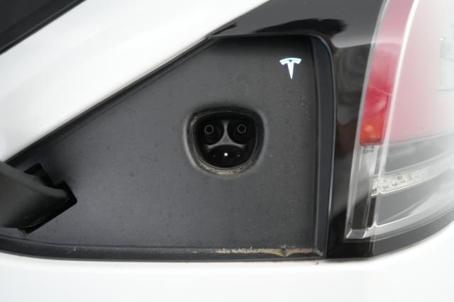 2022 Tesla Model X — photo 8 of 22
