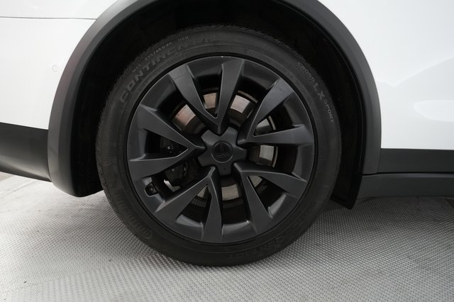 2022 Tesla Model X — photo 17 of 22