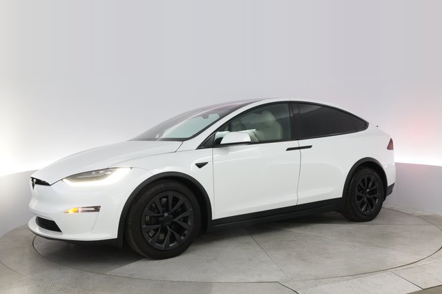 2022 Tesla Model X — photo 14 of 22