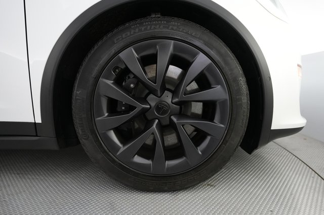 2022 Tesla Model X — photo 7 of 22