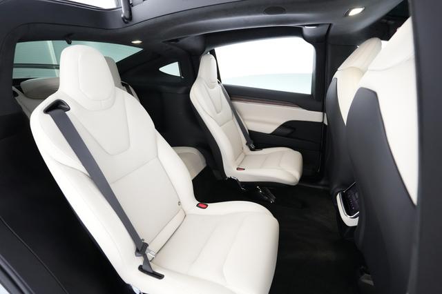 2022 Tesla Model X — photo 4 of 22