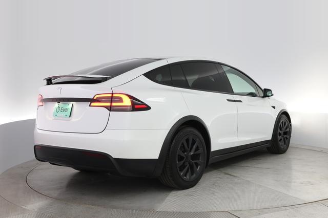 2022 Tesla Model X — photo 2 of 22