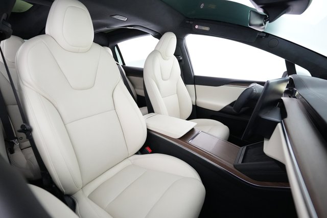 2022 Tesla Model X — photo 18 of 22
