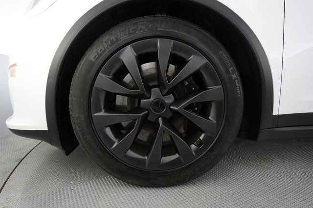 2022 Tesla Model X — photo 16 of 22