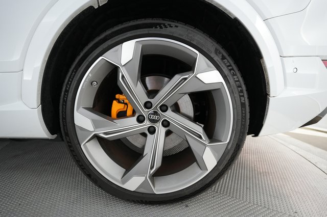 2022 Audi e-tron S Sportback — photo 16 of 29