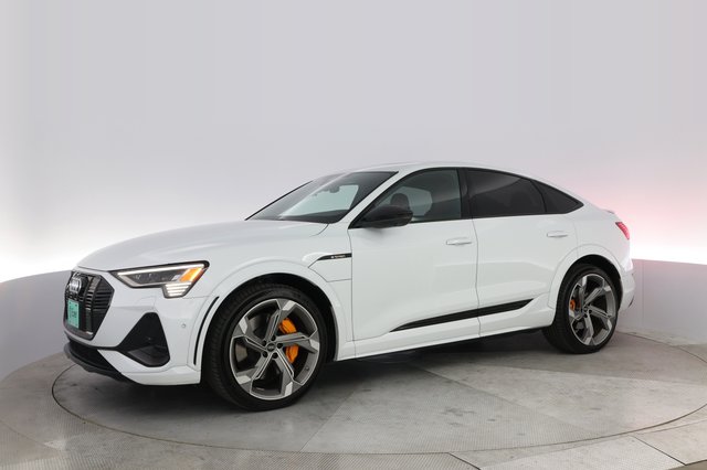 2022 Audi e-tron S Sportback — photo 14 of 29