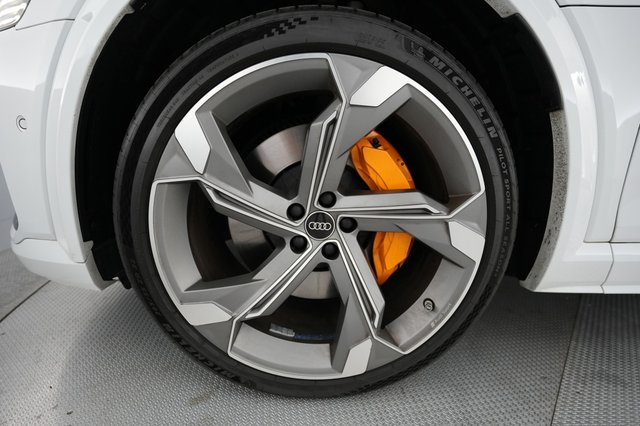 2022 Audi e-tron S Sportback — photo 15 of 29