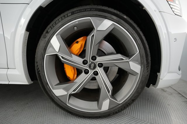 2022 Audi e-tron S Sportback — photo 17 of 29