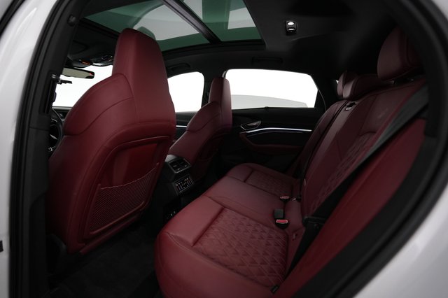 2022 Audi e-tron S Sportback — photo 18 of 29