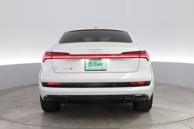 2022 Audi e-tron S Sportback — photo 12 of 29
