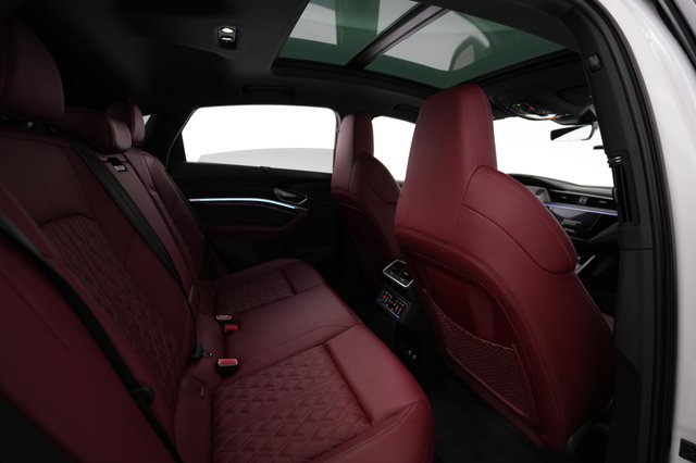 2022 Audi e-tron S Sportback — photo 19 of 29