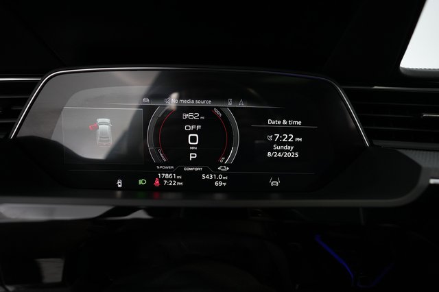 2022 Audi e-tron S Sportback — photo 5 of 29