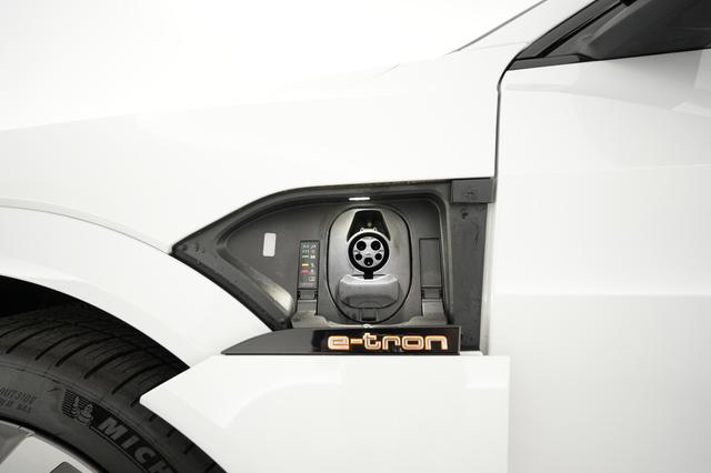 2022 Audi e-tron S Sportback — photo 8 of 29