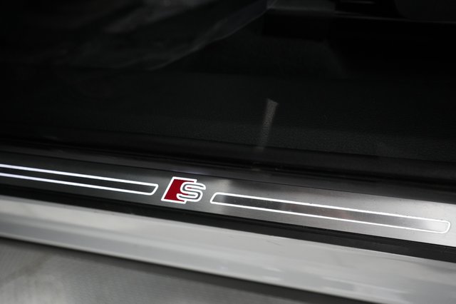 2022 Audi e-tron S Sportback — photo 25 of 29