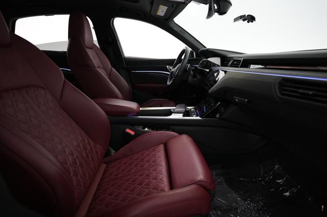 2022 Audi e-tron S Sportback — photo 4 of 29