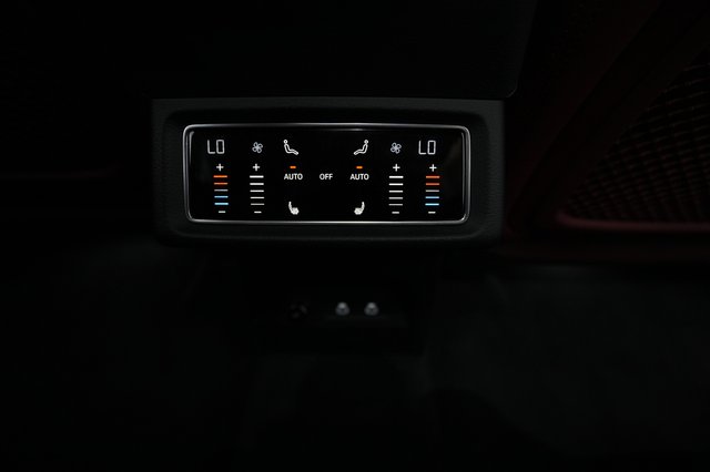 2022 Audi e-tron S Sportback — photo 20 of 29