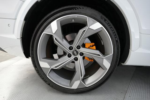 2022 Audi e-tron S Sportback — photo 7 of 29