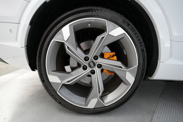 2022 Audi e-tron S Sportback — photo 7 of 29