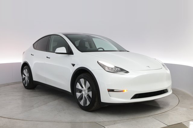 2023 Tesla Model Y — photo 10 of 21