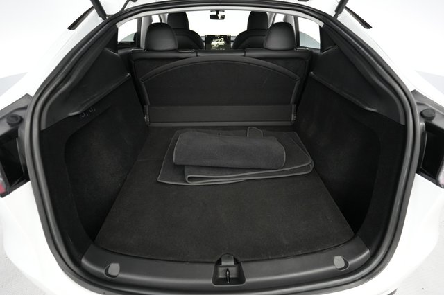2023 Tesla Model Y — photo 6 of 21