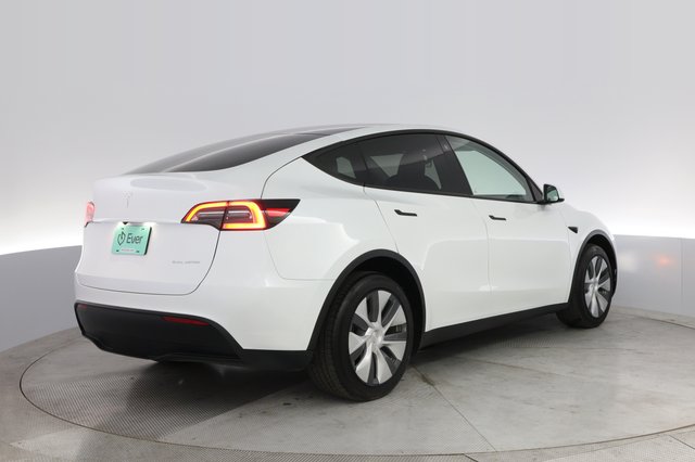 2023 Tesla Model Y — photo 2 of 21