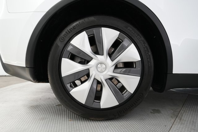 2023 Tesla Model Y — photo 7 of 21