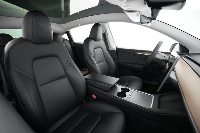 2023 Tesla Model Y — photo 18 of 21