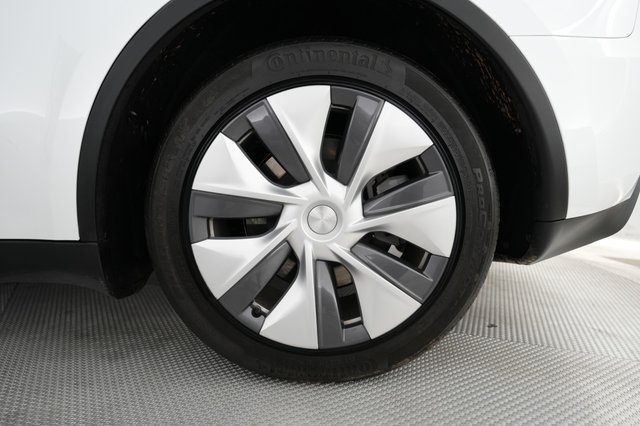 2023 Tesla Model Y — photo 15 of 21