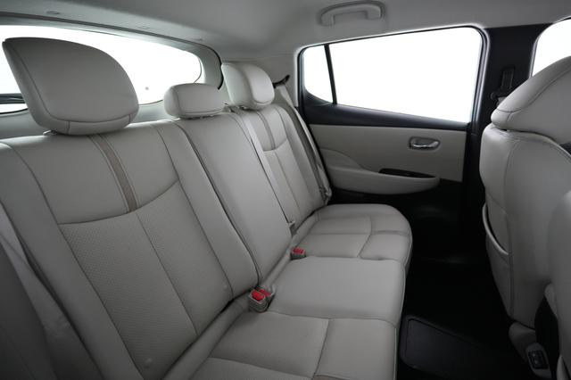 2020 Nissan LEAF — photo 4 of 20