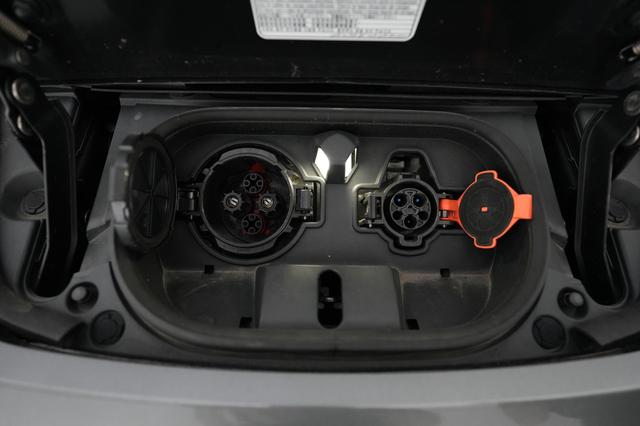 2020 Nissan LEAF — photo 8 of 20