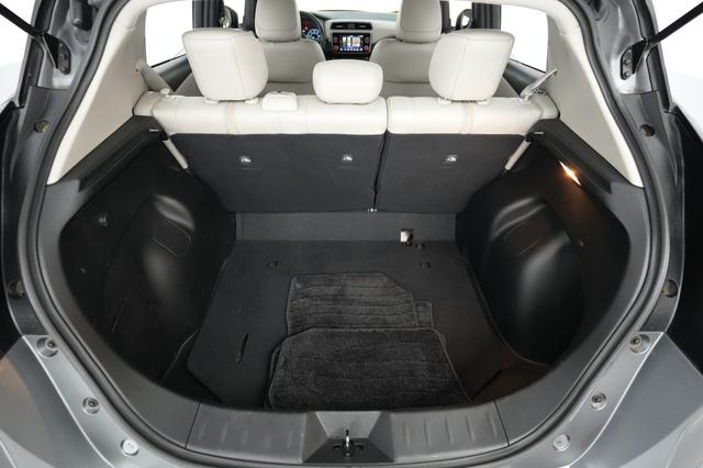 2020 Nissan LEAF — photo 6 of 20