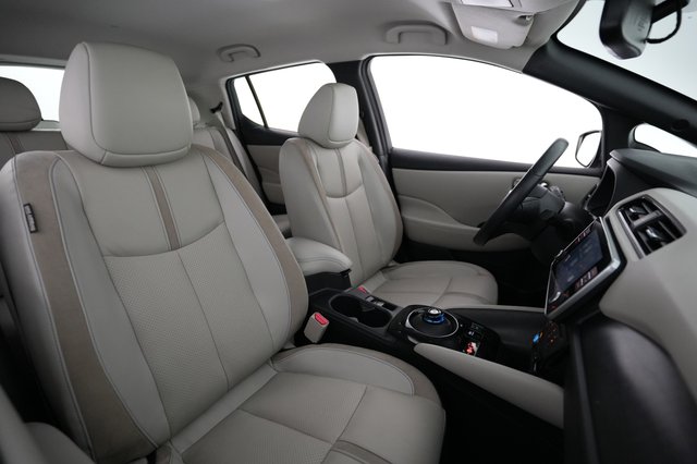 2020 Nissan LEAF — photo 18 of 20