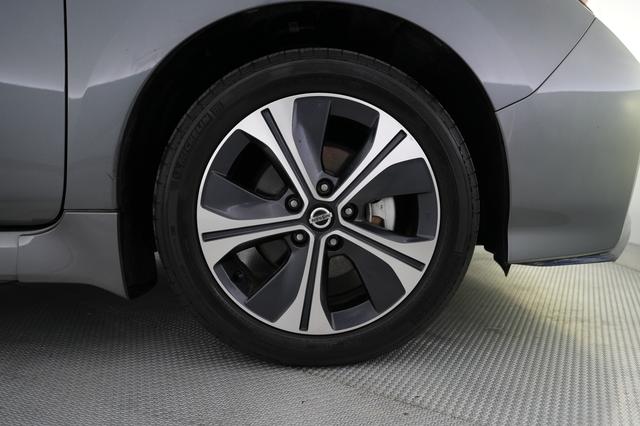 2020 Nissan LEAF — photo 7 of 20