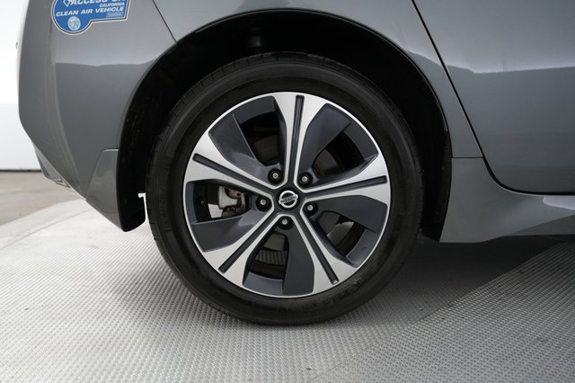 2020 Nissan LEAF — photo 17 of 20