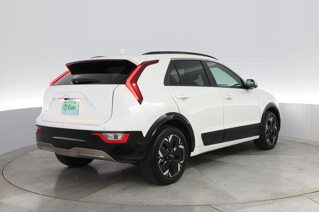 2023 Kia Niro EV — photo 2 of 22
