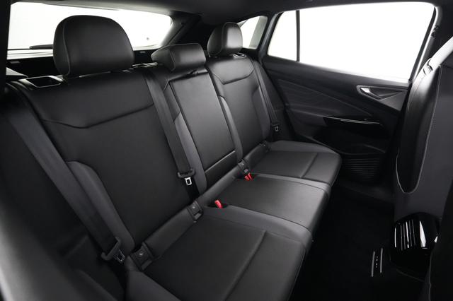 2023 Volkswagen ID.4 — photo 4 of 21