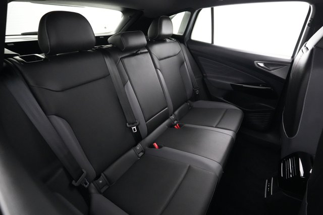 2023 Volkswagen ID.4 — photo 4 of 21