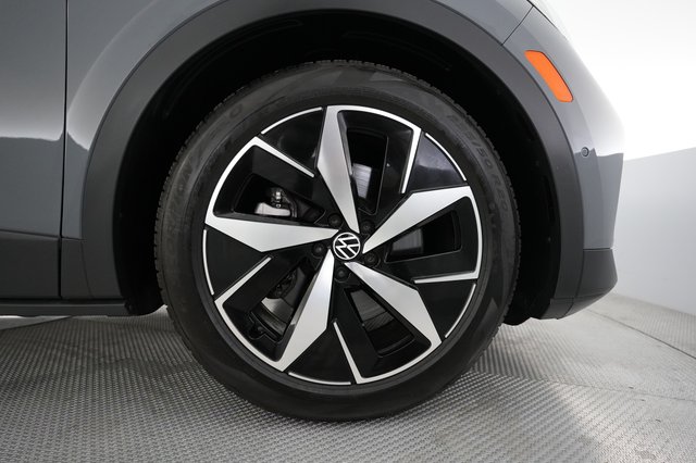 2023 Volkswagen ID.4 — photo 7 of 21