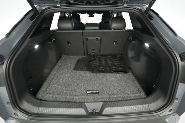 2023 Volkswagen ID.4 — photo 6 of 21