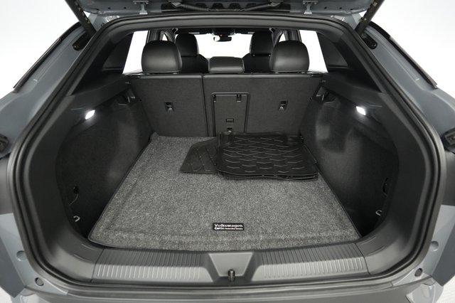 2023 Volkswagen ID.4 — photo 6 of 21