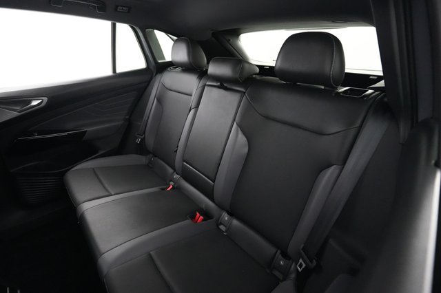 2023 Volkswagen ID.4 — photo 19 of 21