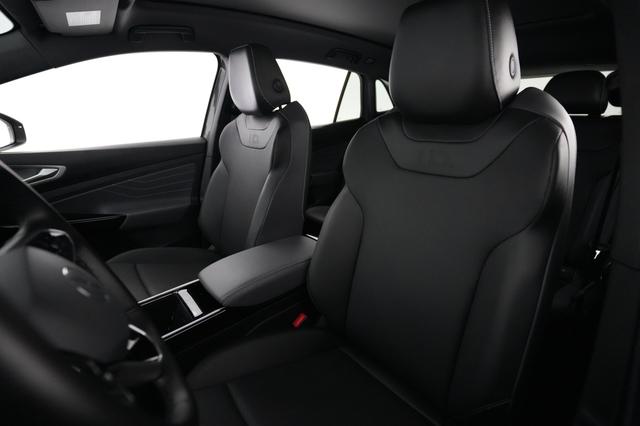 2023 Volkswagen ID.4 — photo 3 of 21