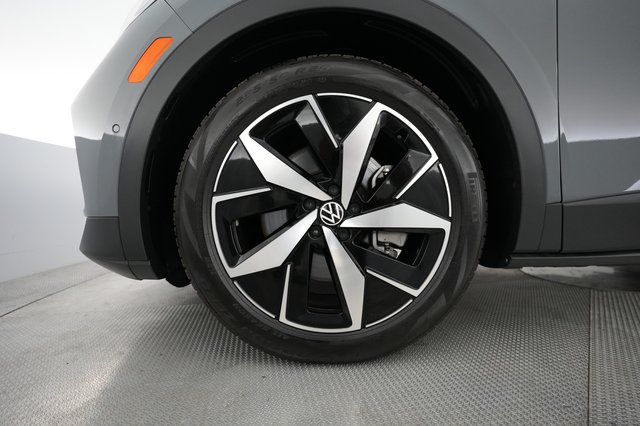 2023 Volkswagen ID.4 — photo 15 of 21