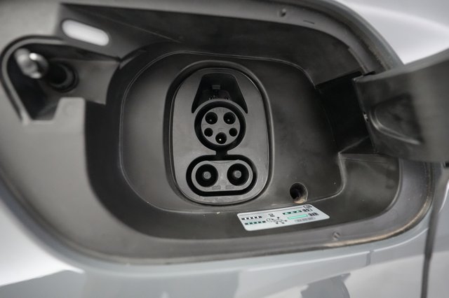 2023 Volkswagen ID.4 — photo 8 of 21