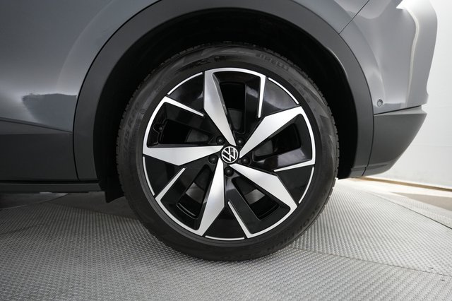 2023 Volkswagen ID.4 — photo 16 of 21