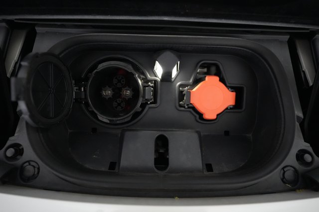 2023 Nissan LEAF — photo 21 of 23