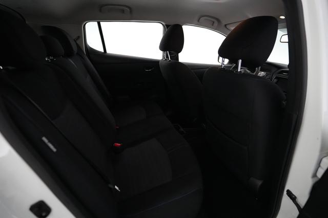 2023 Nissan LEAF — photo 4 of 23