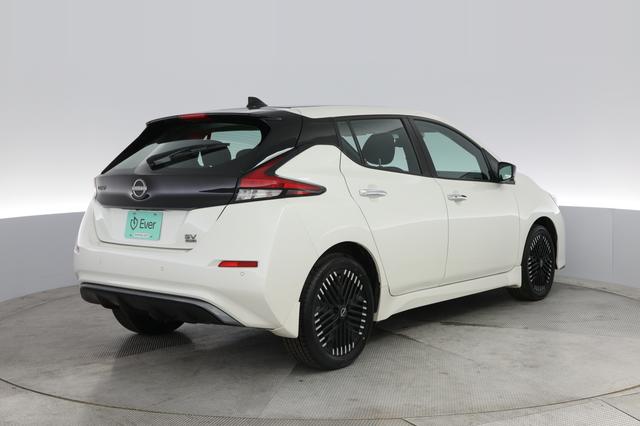 2023 Nissan LEAF — photo 2 of 23