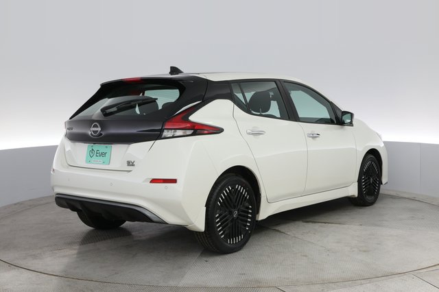 2023 Nissan LEAF — photo 2 of 23