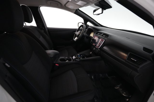 2023 Nissan LEAF — photo 19 of 23